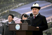 Президент кыргызстандыктарды Мамлекеттик тил күнү менен куттуктады