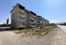 Чиновники мэрии Нооката незаконно продали 48-квартирный дом с участком