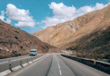 Эксперт: Кроме трассы из Алматы на Иссык-Куль, там необходима и железная дорога