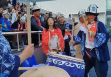 Кыргызстанские болельщики зажигают на ВИК в Астане — видео