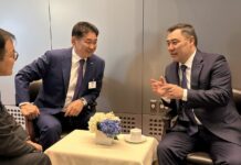 Садыр Жапаров Нью-Йорк шаарында Монголиянын президенти менен жолугушту