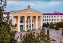 Президент сменил ректора Кыргызского национального университета