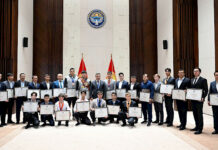 Президент эл аралык олимпиадалардын жана күрөш боюнча дүйнө чемпионатынын байге ээлери менен жолукту