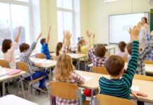 Кыргызстанцы испытывают трудности при устройстве детей в школы в Москве – комментарий посольства