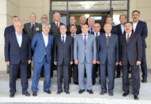 Камчыбек Ташиев вручил удостоверения ветеранам органов нацбезопасности