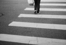 В Бишкеке сбили школьника на пешеходном переходе