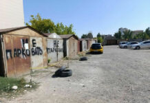 Бишкектин «Жал-23» кичи районунда уруксатсыз орнотулган гараждар алынды