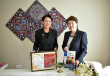 Евразиялык аялдар форуму Айгүл Жапарованы диплом менен сыйлады