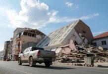 В Турции произошло землетрясение магнитудой 5,9, есть разрушения