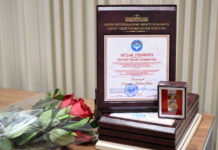 Акылбек Жапаров вручил награды ко Дню гражданской авиации