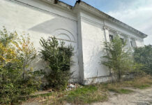 В Токмаке государству вернули незаконно приватизированный кинотеатр «Восток»