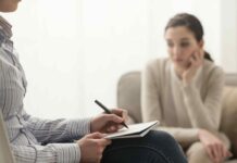 Комитет ЖК одобрил законопроект о запрете рекламы непрофессиональных психологических услуг