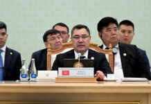 Садыр Жапаров Ашхабадда Махтумкули Фрагинин 300 жылдыгына арналган форумда сөз сүйлөдү