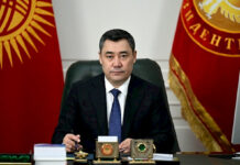 Президент дайынсыз болгон Жумгал районунун Өрнөк айылынын тургундарын издөөнү күчөтүүнү тапшырды