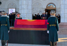 Көрүнүктүү хирург Эрнст Акрамовдун сөөгү Ала-Арча көрүстөнүнө коюлду