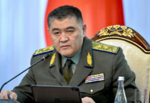 Ташиев заявил, что экс-посол КР получил взятку в $250 тысяч, и пообещал его посадить