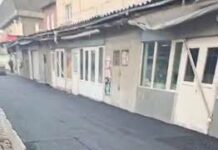 Внутри Ортосайского рынка укладывают асфальт (видео)