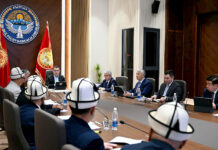 Садыр Жапаров провел совещание с религиозными деятелями