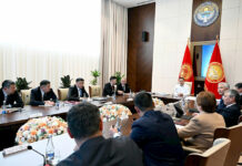 Садыр Жапаров провел рабочее совещание по реализации проекта «Три вершины»