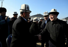 Садыр Жапаров Ош районундагы Жаңы-Барак айылынын ачылышына катышты