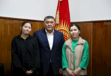 Ташиев принял девочек-сирот, обратившихся с просьбой оказать содействие в восстановлении их прав на дом