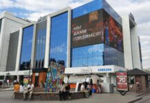 Бишкектеги ЦУМга мөөр басылды. Катталбаган телефондор изделүүдө