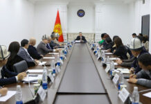 Глава МИД Жээнбек Кулубаев провел встречу с 30 делегатами III Народного курултая