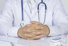 Руководителям госбольниц запретили работать в частных клиниках