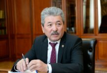 Адылбек Касымалиев минкабинетин жана президенттик аппаратты убактылуу жетектейт