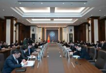 Жаңы кызматка киришкен Адылбек Касымалиев министрлер кабинетинин биринчи жыйынын өткөрдү