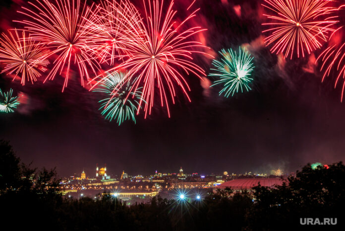 376856_Salyut_nad_Moskvoy_s_Vorobyevih_Gor_Moskva_salyut_250x0_3715.2483.0.0