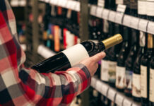 По всему Кыргызстану алкоголь изымают из продажи