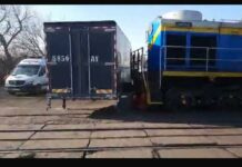 В Бишкеке столкнулись тепловоз и грузовик