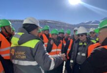 III Элдик курултайдын делегаттары Жерүй кенинин иши менен таанышты