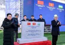 Садыр Жапаров Кытай – Кыргызстан – Өзбекстан темир жолунун курулушунун башталышына старт берди