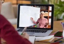 В ЖК просят организовать онлайн-школы для детей кыргызстанцев в России