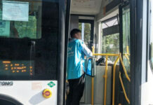 Мэрия Бишкека отменила план по сбору наличных для водителей автобусов