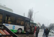 В Новопавловке автобус на полном ходу протаранил кроссовер