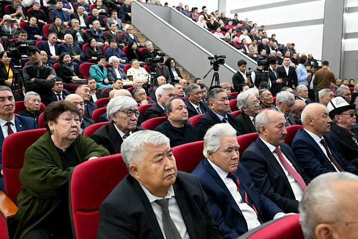 photo 2024 12 19 17 12 Садыр Жапаров посетил Национальную академию наук после капитальной реконструкции  