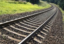 Строительство железной дороги Китай-Кыргызстан-Узбекистан начнется в конце декабря – Садыр Жапаров