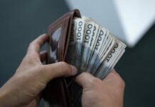 В Кыргызстане утвердили бюджет и размер минимальной зарплаты на 2025 год