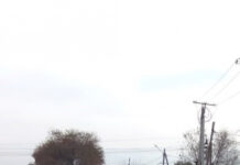 На Ошском рынке с моста упал мужчина. Он умер