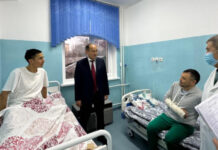 Двоих кыргызстанцев, пострадавших при крушении самолета в Актау, выписали из больницы
