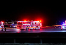 В Вашингтоне пассажирский самолет рухнул в реку после столкновения с вертолетом