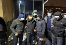 Сотрудники УВД Бишкека вымогали $2 000 у девушек