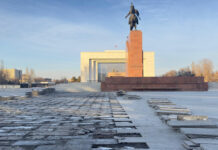 С площади Ала-Тоо временно уберут памятник Манасу
