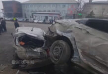 В Ноокате легковушка на полном ходу влетела в припаркованные авто