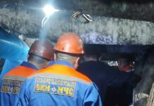 В Сулюкте произошел обвал в шахте, один горняк остался внутри