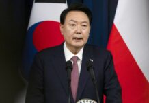 Суд Южной Кореи повторно выдал ордер на арест президента страны