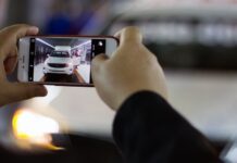 В Бишкеке заработала выездная регистрация авто